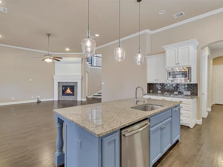 7336 Champagne Dr — Photo 10