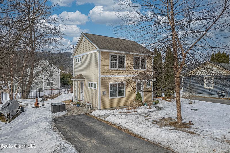 3rd image of 8 Beatty Road