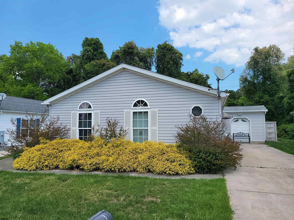 1st image of 9 Baltusrol Dr