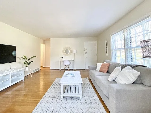 1423 Everett Ave #1 — Photo 2