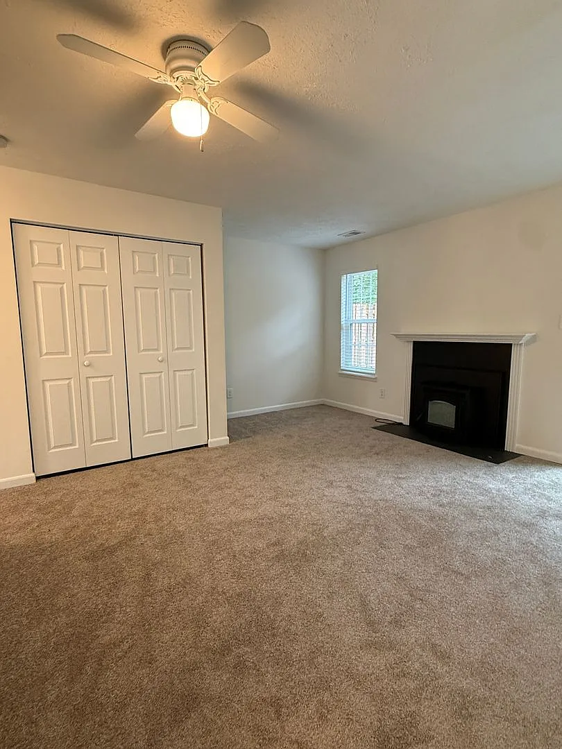 Spacious End-Unit Townhome with Fenced Yard Near APG & I-95 — Photo 3