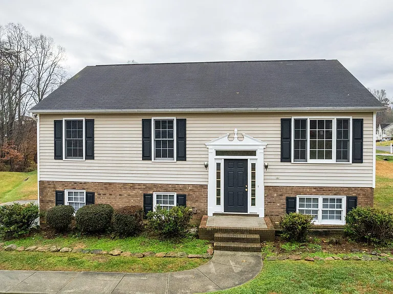 6818 Salem Quarter Rd — Photo 3
