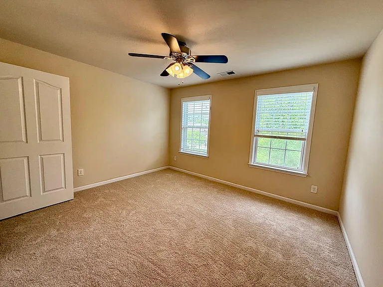1009 Providence Forest Dr — Photo 13