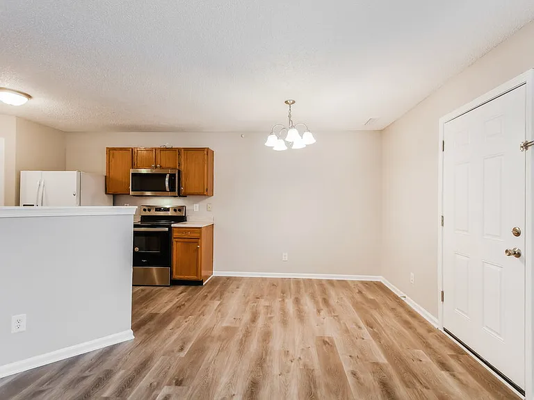 16804 Lowell Dr — Photo 8