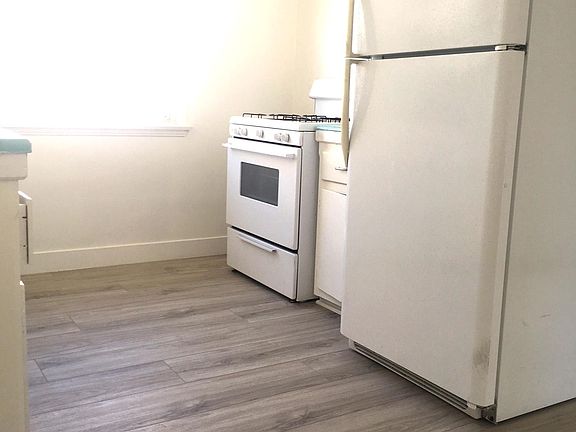 5th image of 223 Pacific St #F