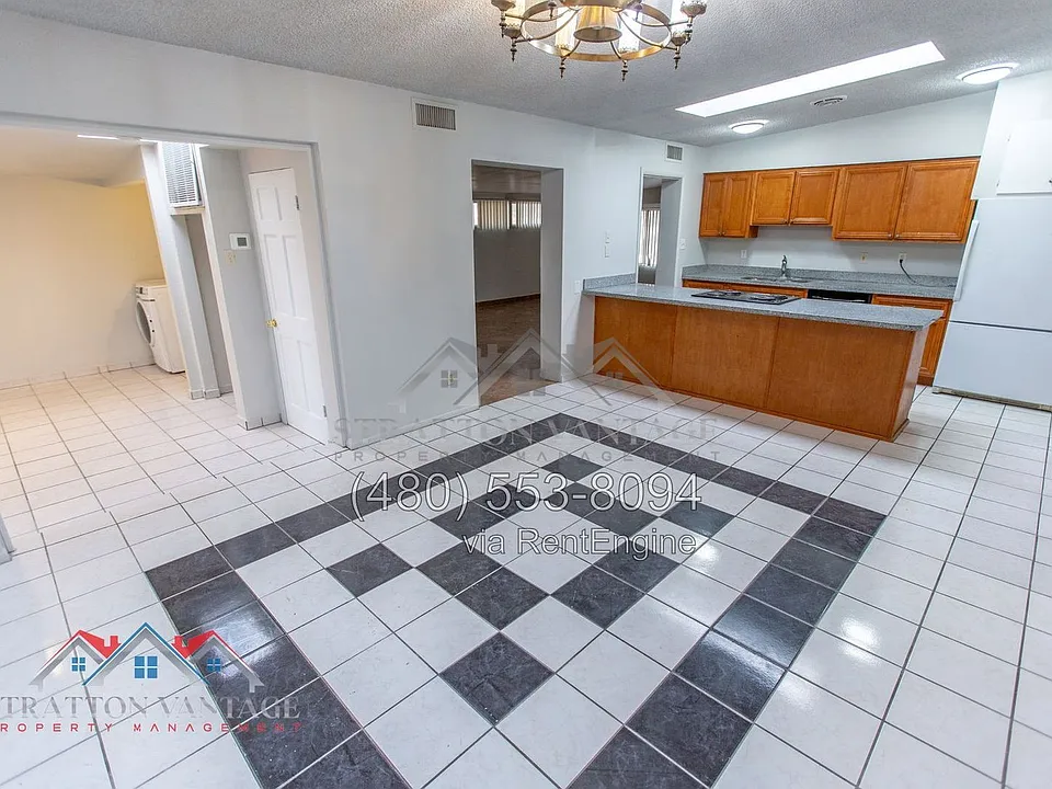 1168 E Alameda Dr