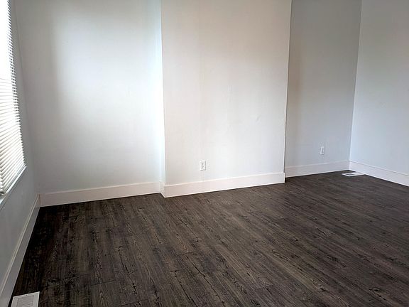 3rd image of 1222 S Boyle Ave