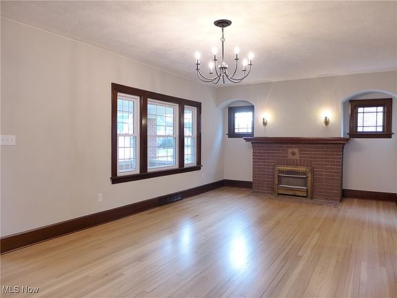 4th image of 15324 Edolyn Ave