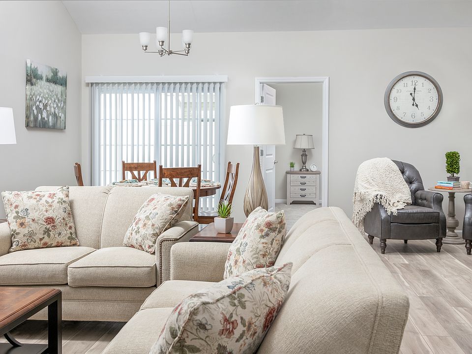 Open plan living, dining and kitchen. Vaulted ceiling, big windows and lots of natural light.