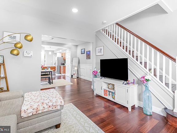 5th image of 2831 Lake Ave