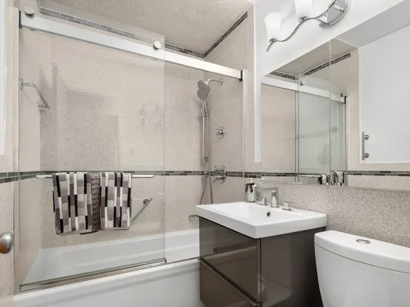 370 East 76th Street image 8 of 14