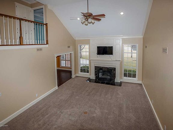 4th image of 52 Saint Andrews Dr