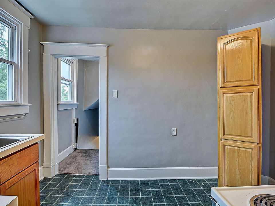1st image of 942 Sanders St #B