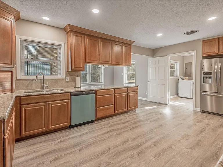 2201 Badger Ln — Photo 5