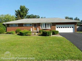 10 James Dr, Loudonville, NY 12211