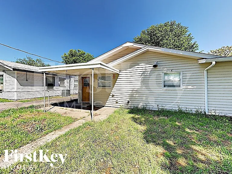 205 SW Moody St — Photo 14