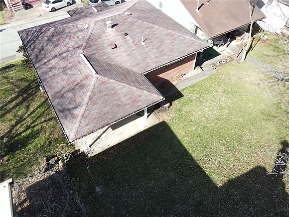 2nd image of 121 N Lincoln Ave