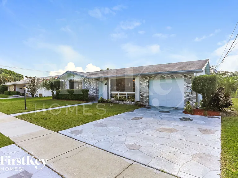540 NW 43rd Ave — Photo 1