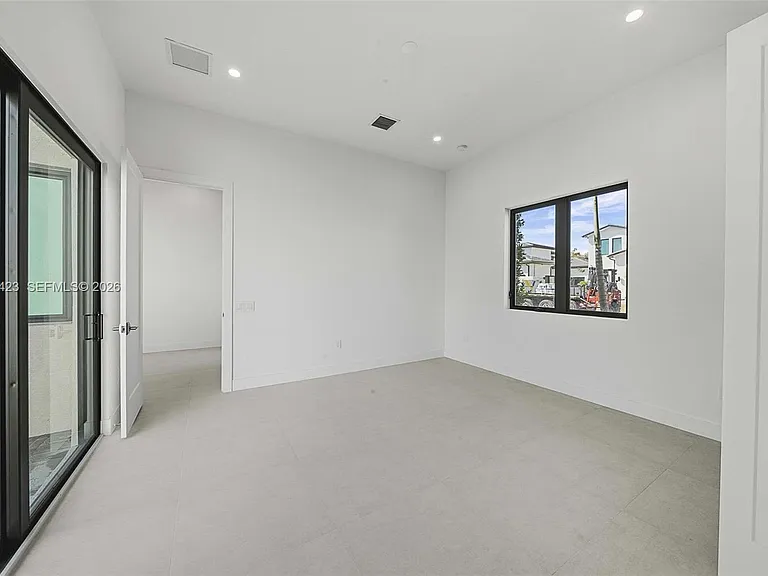 5718 Ashwood Cir W — Photo 24