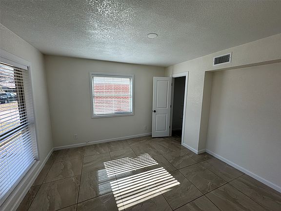 3rd image of 408 Steeple Ridge Rd