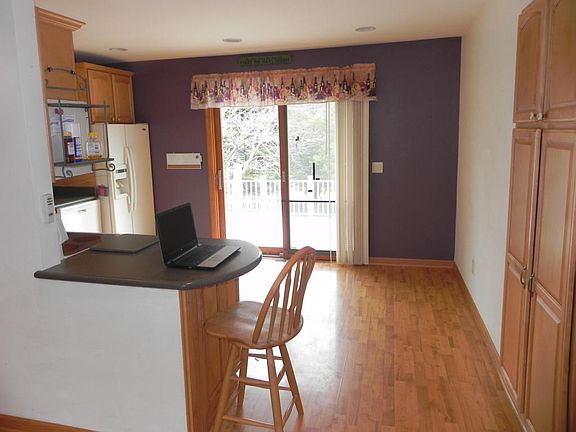 3rd image of 548 Woodridge Dr