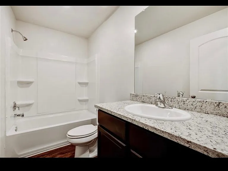 313 Riverdale Dr — Photo 13