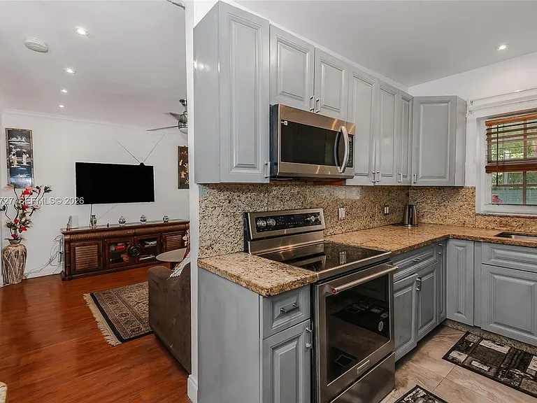 13485 NE 9th Ave — Photo 5