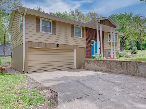 3rd image of 800 S Hedge Ln