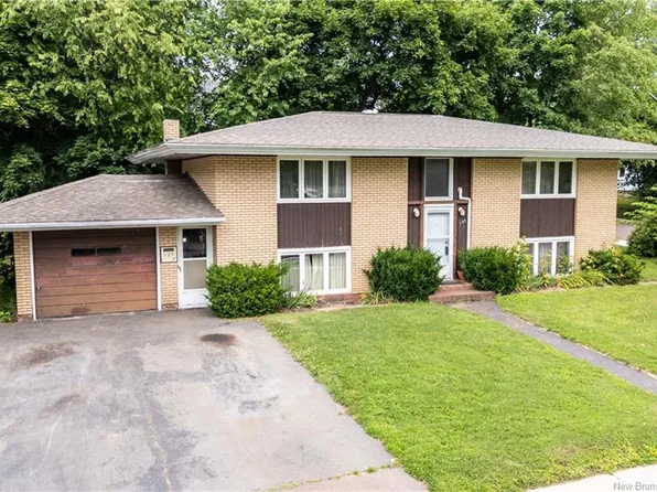 125 Massey Ave, Moncton, NB E1A 3E6