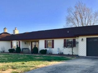 103 Iris Ln, Carmi, IL 62821