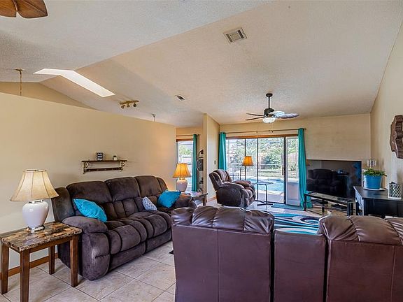 5th image of 403 Anise Pl