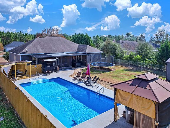 3rd image of 140 White Oak Dr