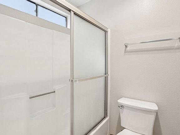 5th image of 725 E Providencia Ave #109