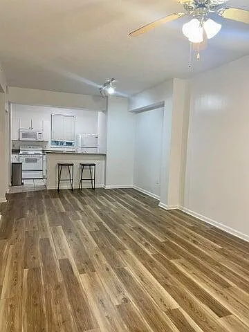 2 bed, 2.0 bath, 905 sqft, $2,400 — Photo 3