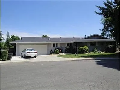 2952 Redwood Dr photo 1