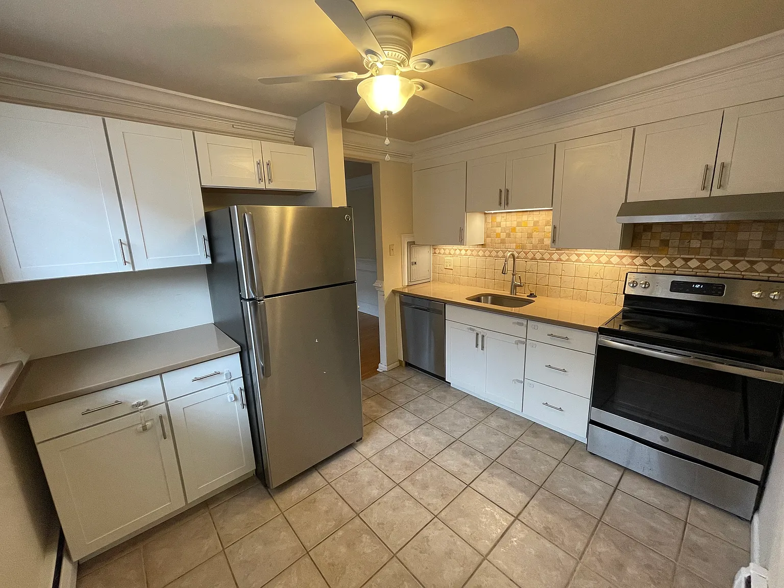 2 bed, $1,900 — Photo 3