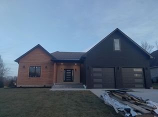 802 Spyglass Hill Dr, Bedford, IN 47421