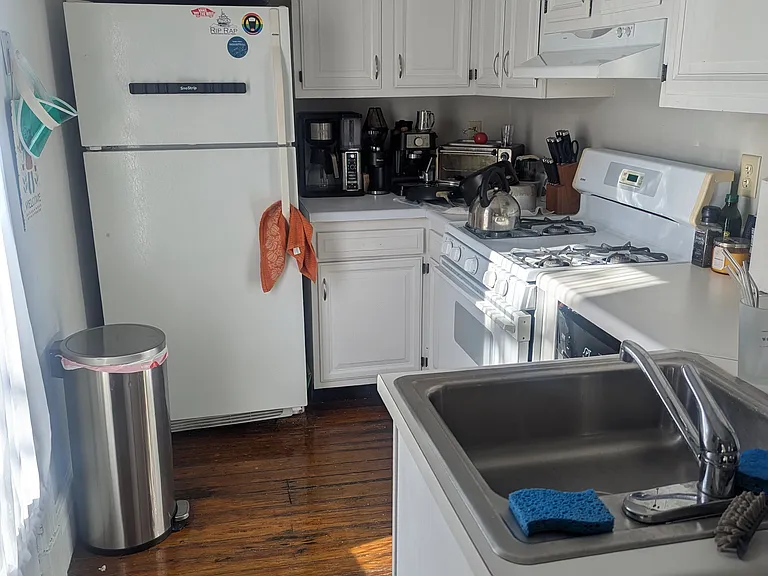 410 Pembroke Ave #2 — Photo 3