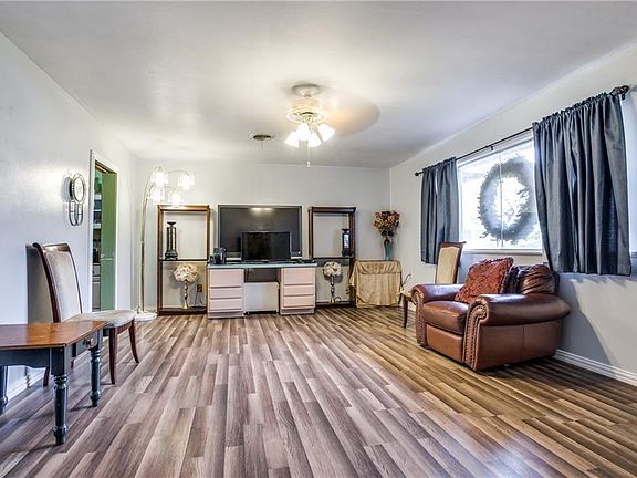 3rd image of 2901 Sadler Ave