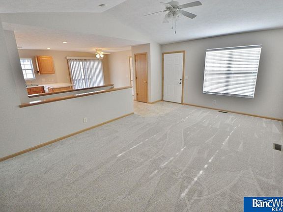 4th image of 2634 Blaine Dr