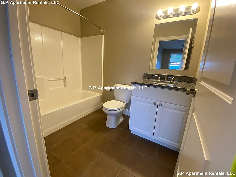 80 Main St #2L — Photo 5