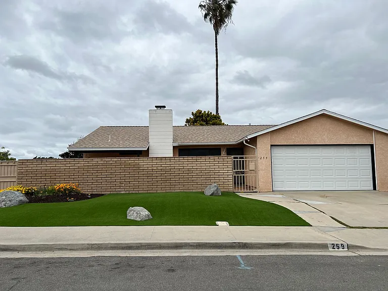 259 Cheryl Pl — Photo 2