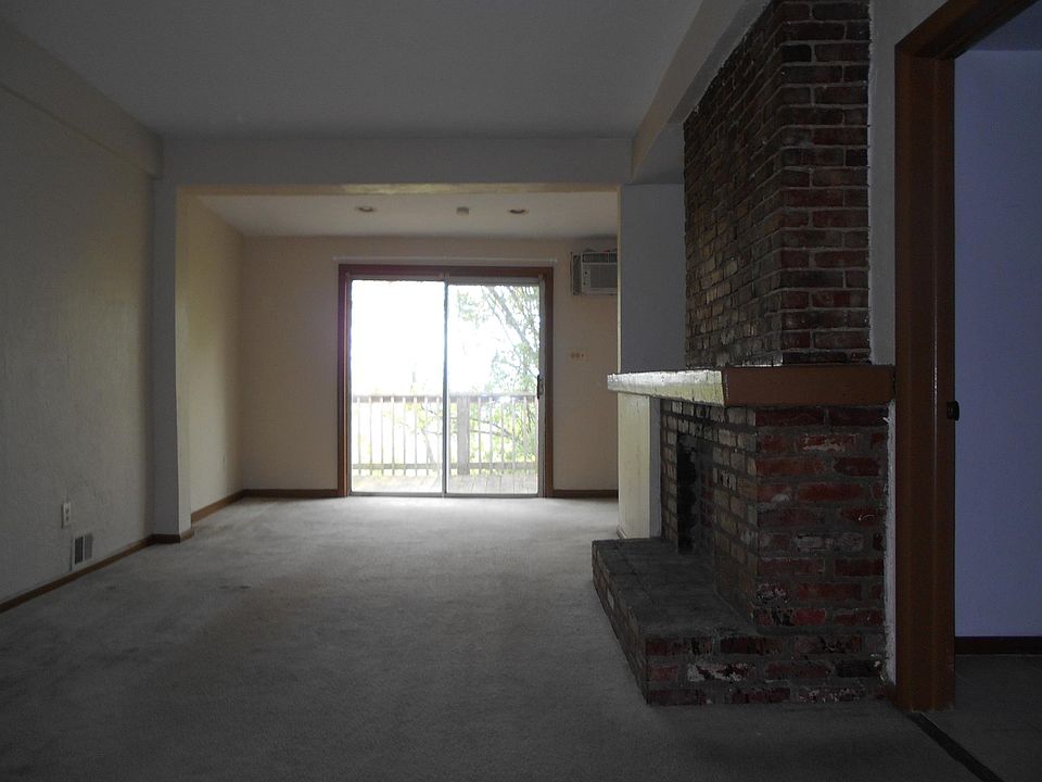2nd image of 2334 Buena Vista St #1
