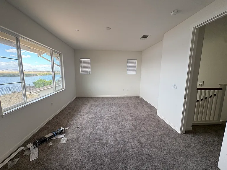 1072 Mariners Dr — Photo 16