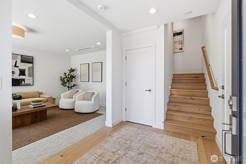 4th image of 2710 58th Avenue SW