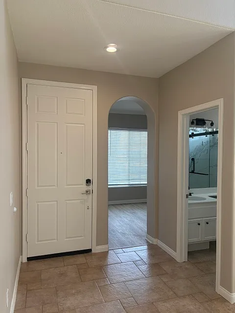 4 bed, 2188 sqft, $4,800 — Photo 4