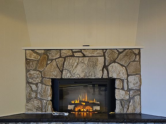 3rd image of 952 NW Hurbert St