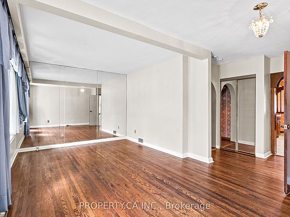 3rd image of 16 Warren Cres