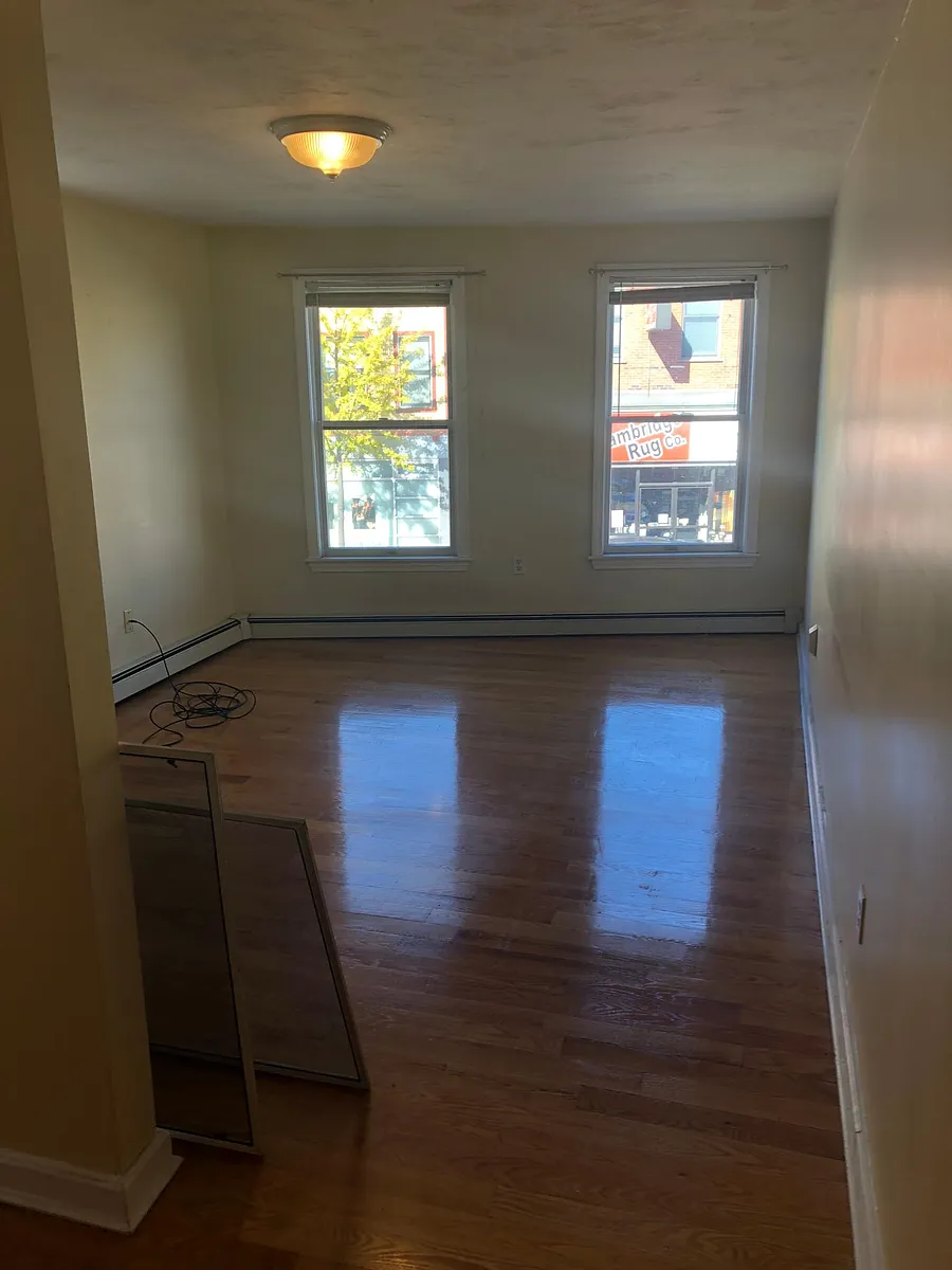 Building Photo - 1127 Cambridge St #3