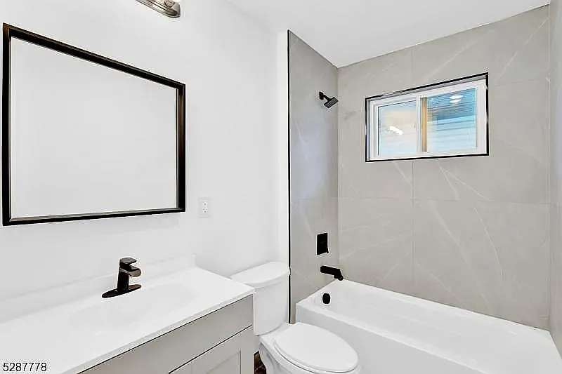 757 Seaport Dr — Photo 3